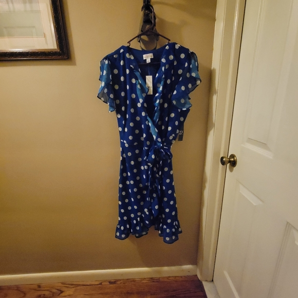 Dress - Picture 3 of 3